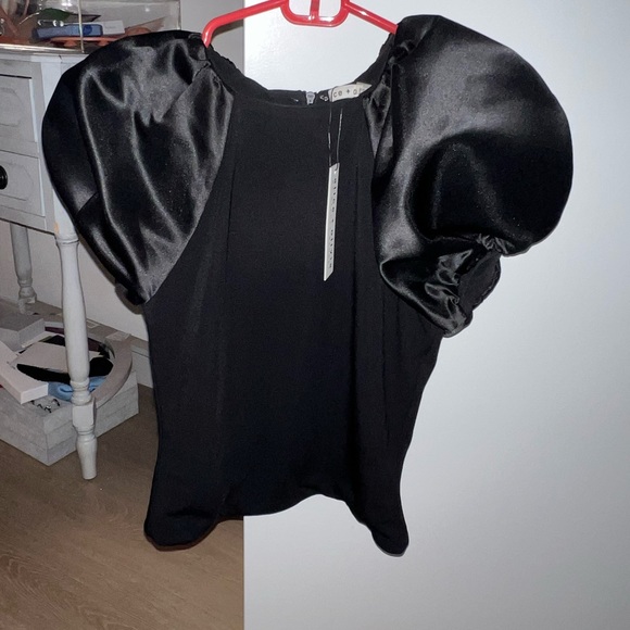 Alice + Olivia Tops - Alice and Olivia short puff sleeve detail top